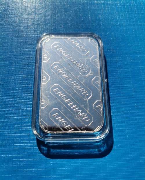 VERY SCARCE 1 OZ PURE SILVER ENGELHARD BAR SEALED IN PLASTIC WITH SERIAL NUMBER.