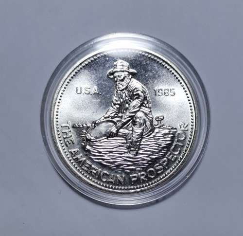 1OZ SILVER ROUND. ENGELHARD. THE AMERICAN PROSPECTOR 1985. MIN STATE IN SEALED PLASTIC.