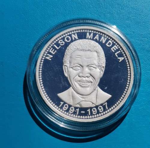 1 OZ FINE PROOF SILVER NELSON MANDELA MEDALLION. FINE CHRISTMAS GIFT.