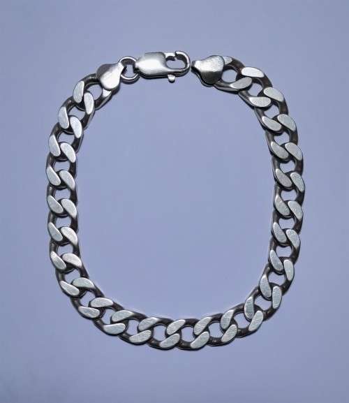 BIG, HEAVY STERLING SILVER MENS BRACELET. WEIGHT: 29.57 GRAMS. LENGHT: 23.5 CM. WIDTH: 9MM