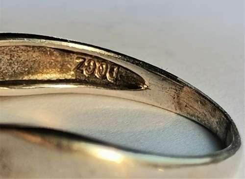 900 SILVER RING WITH CLEAR ZIRCONIA STONE. WEIGHT: 2.61 GRAMS.