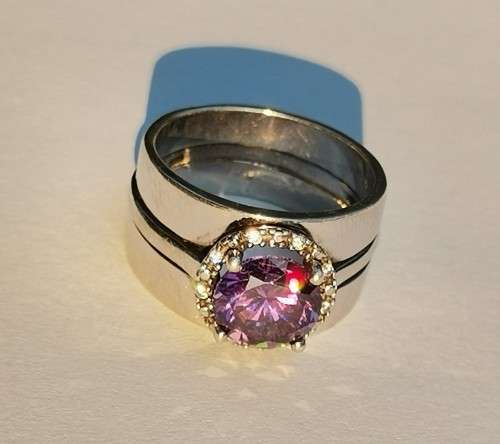 925 SILVER RING WITH PURPLE STONE. WEIGHT: 6.96 GRAMS.