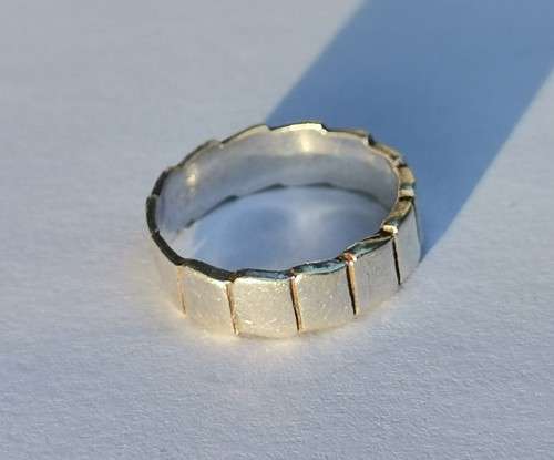 SILVER RING. WEIGHT: 3 GRAMS.