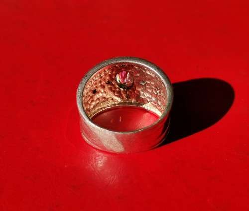 SILVER RING WITH ROUND CLEAR STONE. WEIGHT: 6.87 GRAMS. STAMPED 925. 2ND HAND.