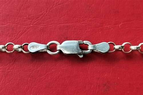 925 SILVER CHAIN WITH SILVER `ESTIE` PENDANT. WEIGHT: 9.91 GRAMS.
