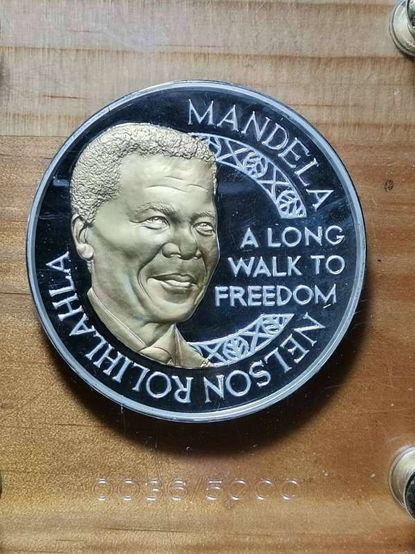 HUGE 100 GRAM PROOF 925 SILVER MEDALLION. MANDELA FATHER OF A NATION. LOW SERIAL NR.