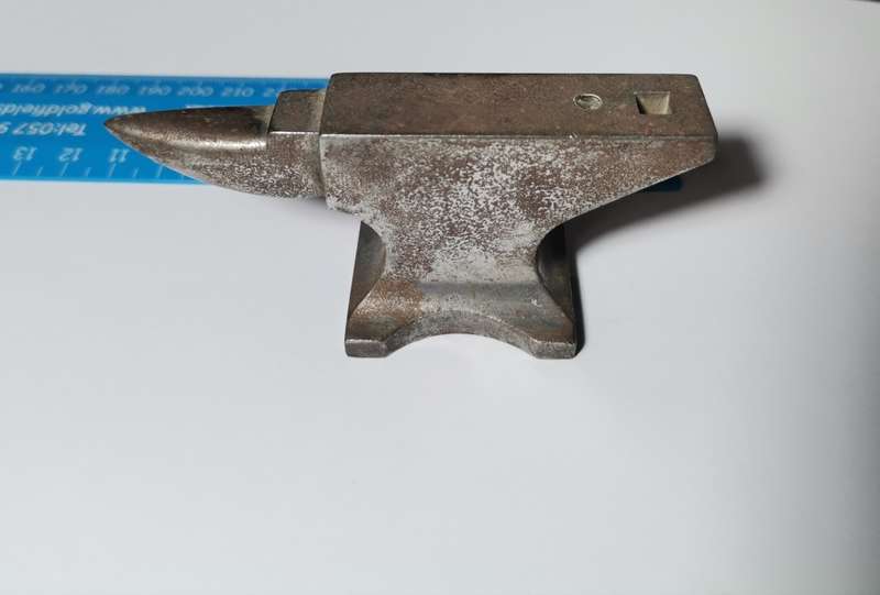 ANVIL / AAMBEELD. STEEL. WEIGHT: 254 GRAMS.