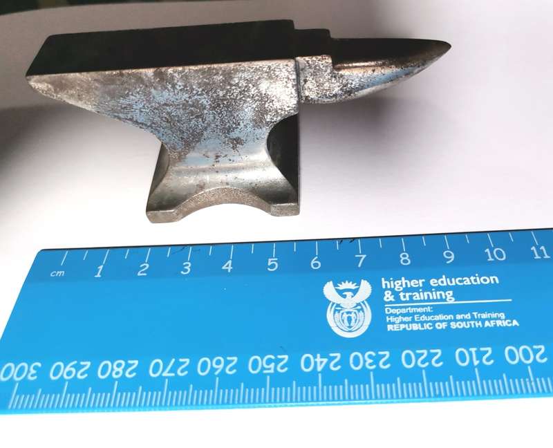 ANVIL / AAMBEELD. STEEL. WEIGHT: 254 GRAMS.