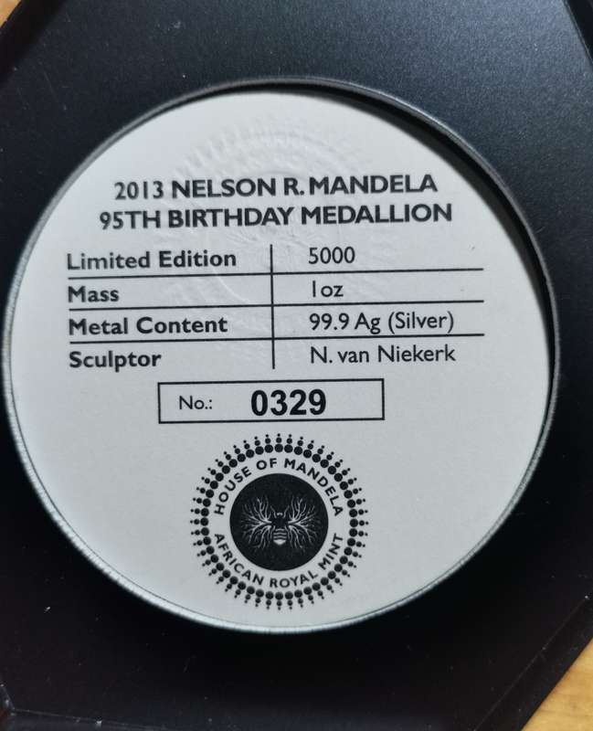 2013 MANDELA 1 0Z PURE SILVER MEDALLION. CERTIFICATE. 5000 MINTAGE.