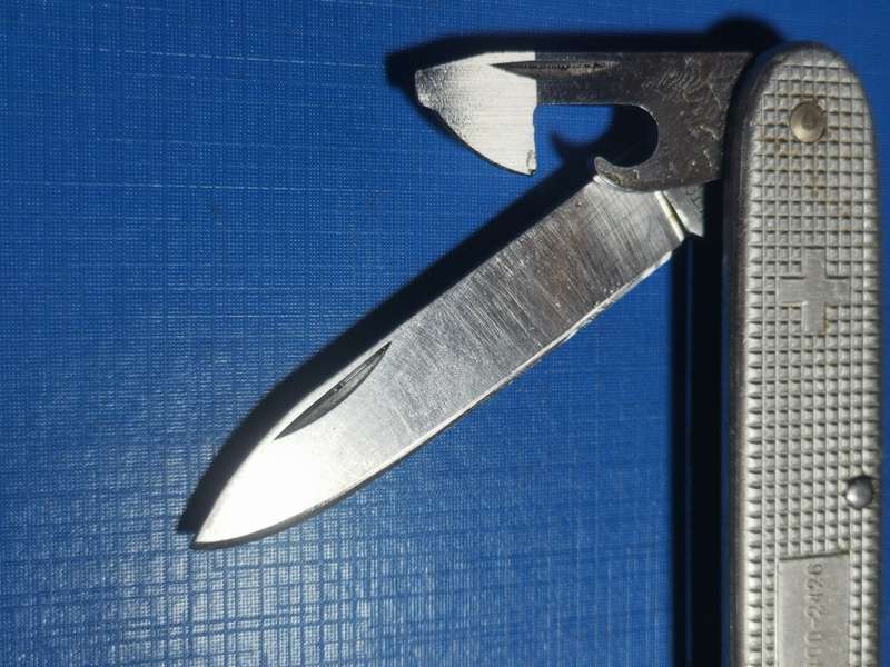 SAW / SADF ISSUE SILVER ALOX VICTORINOX POCKET KNIFE WITH NATO NUMBER