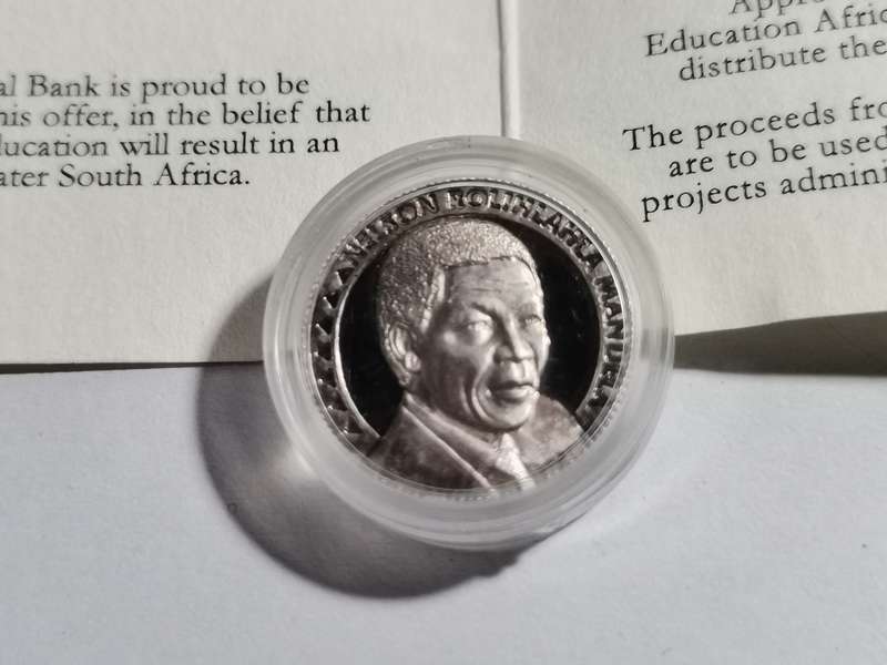 FNB PROOF PURE SILVER MANDELA MEDALLION WITH CERTIFICATE.