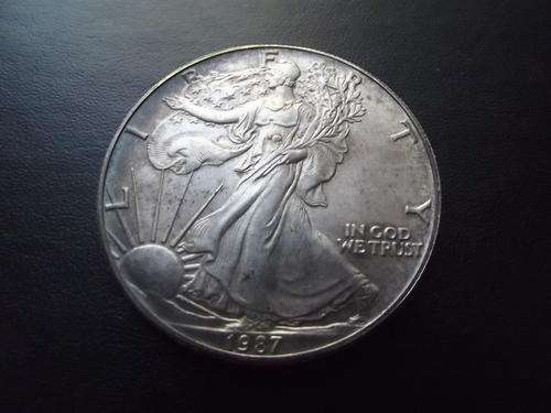 1 x American Liberty Eagle 1oz Fine Silver coin - 31.1 grams of 99.9 silver (1987).