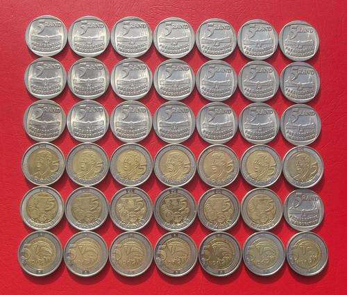 42 X MANDELA RELATED R5 COINS, INCLUDING 7 SCARCE 2014 20 YEAR DEMOCRACY R5'S.  BID IS FOR THE LOT.