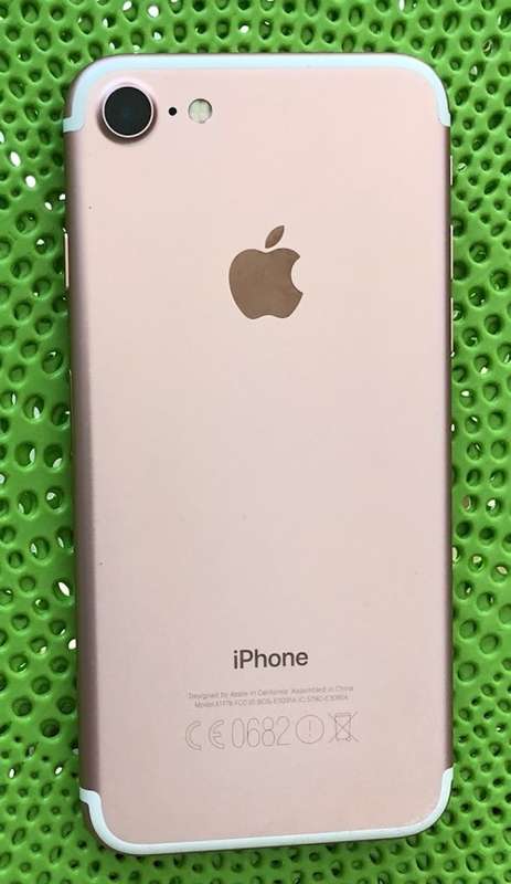 iPhone 7 32Gb - LIKE NEW, BOXED
