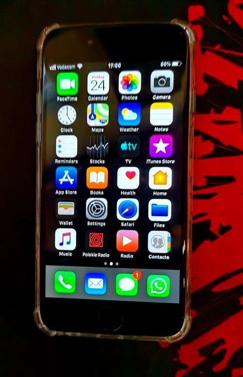 iPHONE 6 - 64GB WITH ACCESSORIES