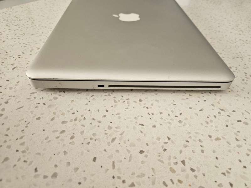 MacBook PRO 2010 - SPARES OR REPAIR