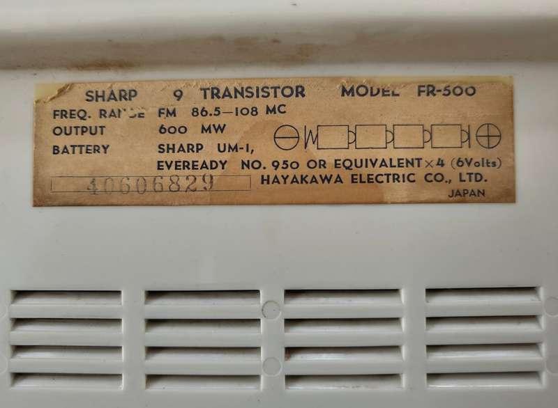 VINTAGE SHARP TRANSISTOR RADIO