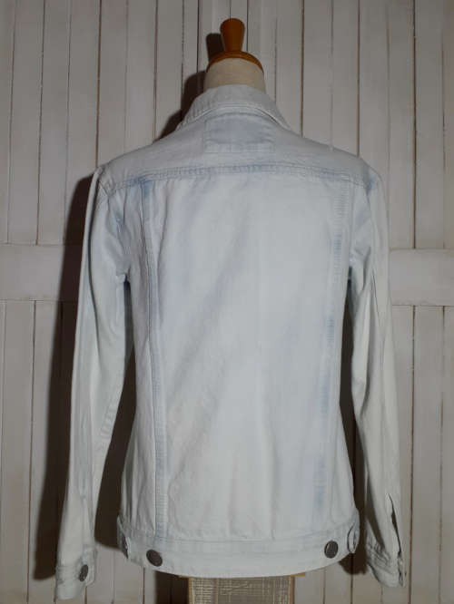 COTTON ON DENIM JACKET WITH STUNNING EMBROIDERY DETAIL