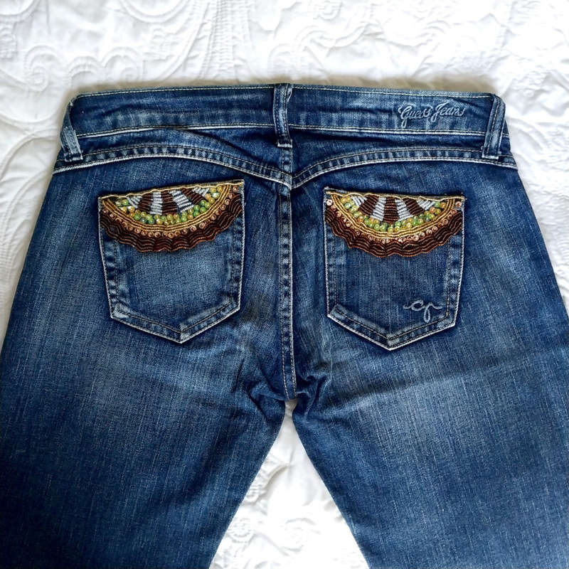 GUESS LOW-RISE BOOTLEG JEANS WITH BEAD & SEQUIN EMBELLISHMENTS W27 - DARK WASH