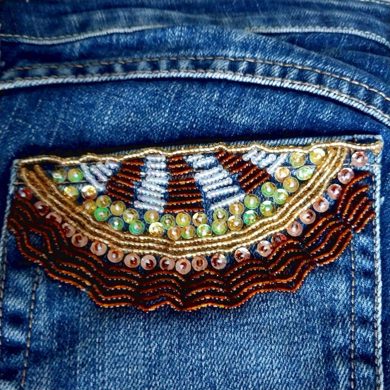 GUESS LOW-RISE BOOTLEG JEANS WITH BEAD & SEQUIN EMBELLISHMENTS W27 - DARK WASH