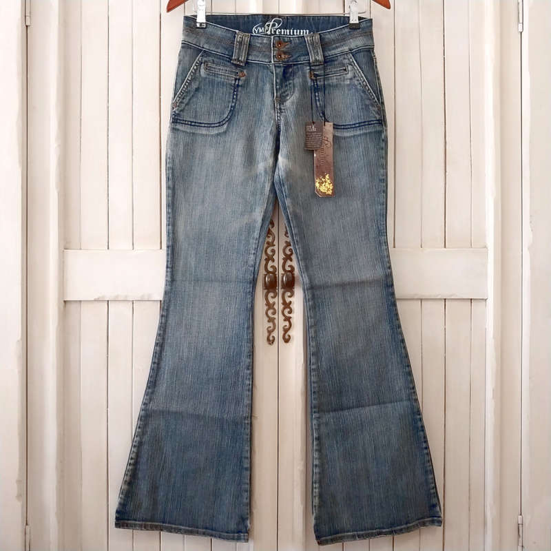 YMI PREMIUM LOW-RISE FIT & FLARE STRETCH JEANS - VINTAGE WASH