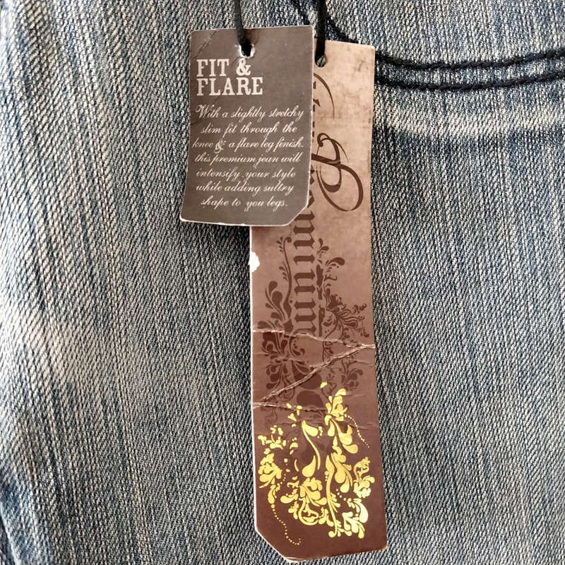 YMI PREMIUM LOW-RISE FIT & FLARE STRETCH JEANS - VINTAGE WASH