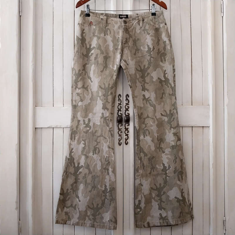 SOVIET LOW-RISE CAMO FLARE LEG JEANS W30 - CAMO
