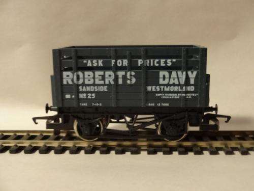 Hornby Railways Coke Wagon Roberts Davy in OO Gauge (1:76)