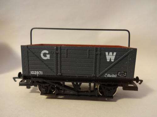 Hornby GWR 7 Plank Open Wagon in OO Scale