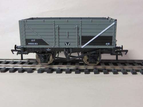 Bachmann-Branchline 37-081A 7 Plank End Door Wagon in BR Grey in OO Gauge