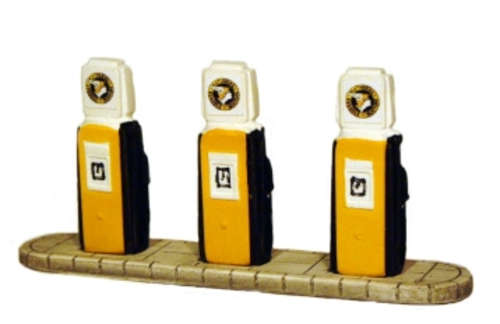 Harburn Hamlet SS 386 1960s 'National Benzole' petrol pumps & base in OO Gauge