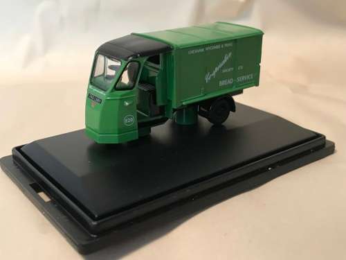 Oxford Diecast 76WE004 Wales and Edwards `Standard` van in `Co-op Bread Service` livery
