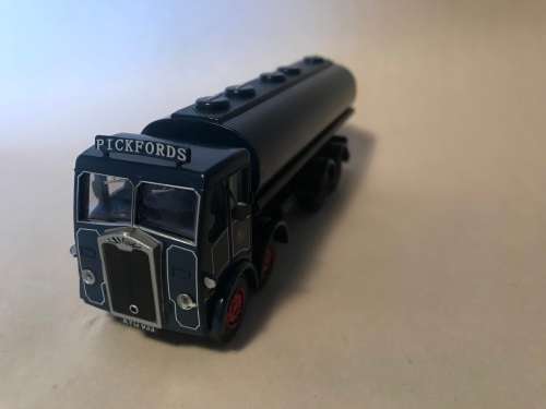 Base Toys D-61 Albion tanker `Pickfords`