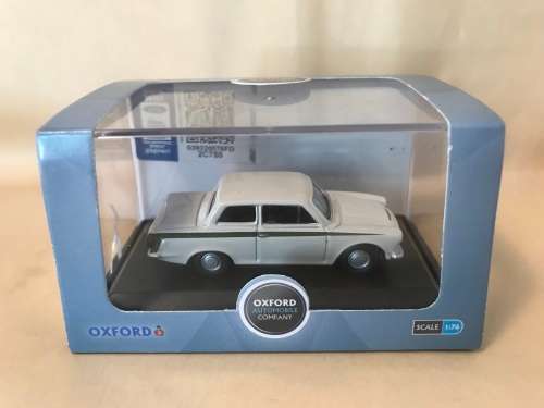 Oxford Diecast 76COR1001 Ford Cortina MK1 in ermine white and green livery