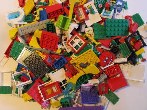 lego lot - over 250 pieces  small pieces - unusual pieces