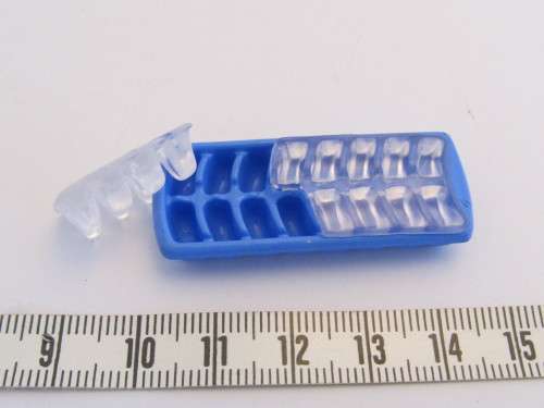 Miniature Dollhouse ice tray with ice=as new