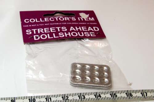 Miniature Dollhouse 1/12" scale - set of 2 cookoe pans - in original packaging