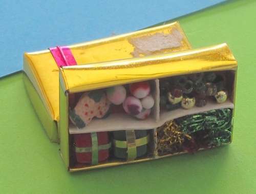Miniature Dollhouse 1/12" - Box of christmas delights!