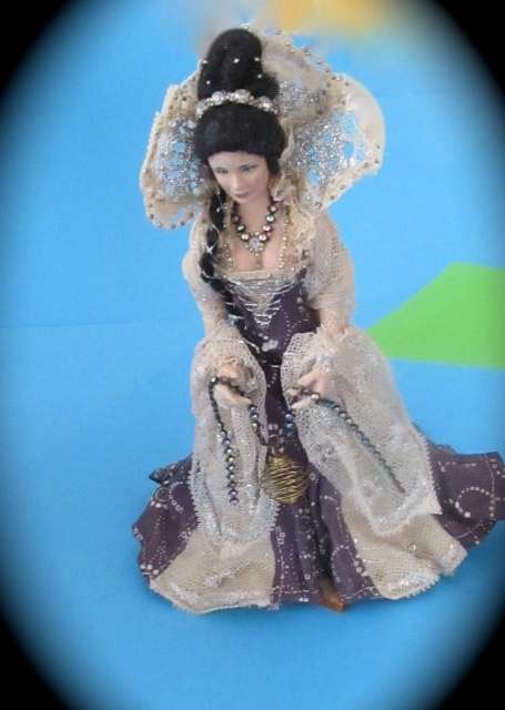 Miniature 1/12" scale Dollhouse - beautiful porcelain lady doll