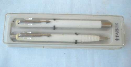 PARKER-FOUNTAIN PEN AND PENCIL BOXED SET-WHITE AND STAINLESS STEEL-GOOD CONDITION