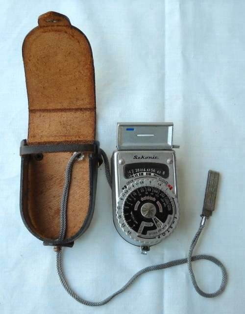 LIGHT METER-SEKONIC-IN LEATHER POUCH-GOOD COSMETIC CONDITION-CAMERA