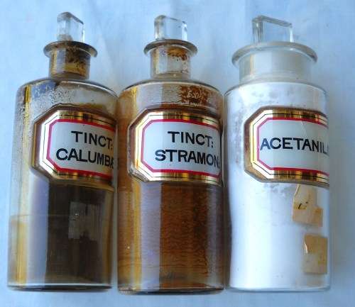 3 X CLEAR GLASS MEDICINE / APOTHECARY BOTTLES-ENAMEL ON GLASS-WITH STOPPERS-VERY GOOD CONDITION