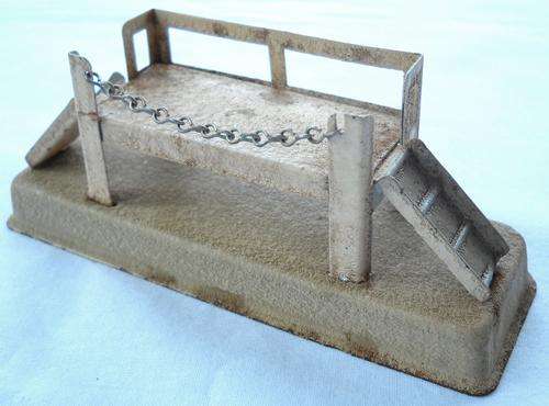 MARKLIN FOOTBRIDGE For Layout-TIN PLATE-1950's-HO-NICE CONDITION