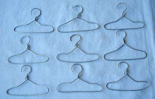 9 X WIRE CLOTHING HANGERS-VINTAGE-BARBIE-c1963-EXCELLENT CONDITION