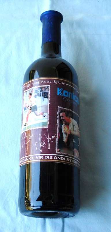 CABERNET SAUVIGNON WINE-COMMEMORATIVE RUGBY BOTTLE-CHEETAHS-1999-LOVELY CONDITION
