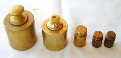 5 x BRASS SCALE WEIGHTS-VERY GOOD CONDITION