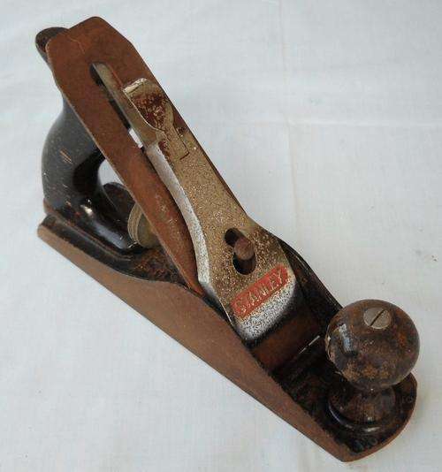 VINTAGE BAILEY / STANLEY No 3 WOOD WORKING PLANE-VERY GOOD CONDITION