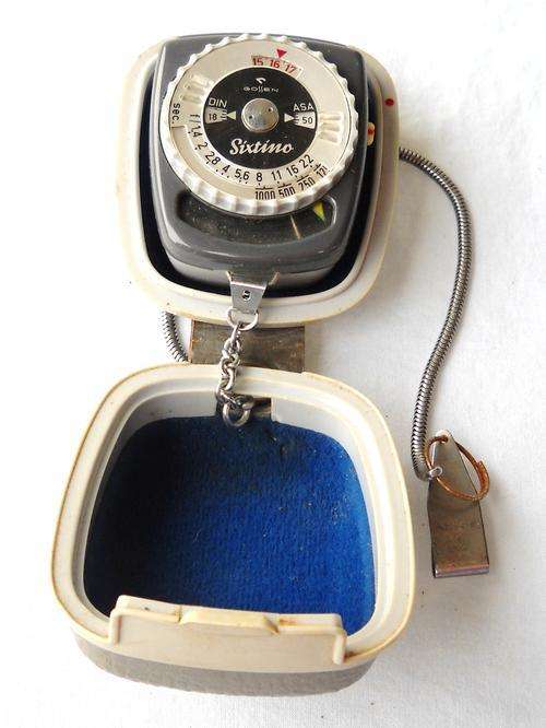 GOSSEN-SIXTINO-LIGHT EXPOSURE METER IN ORIGINAL HARD PLASTIC CASE-EXCELLENT CONDITION