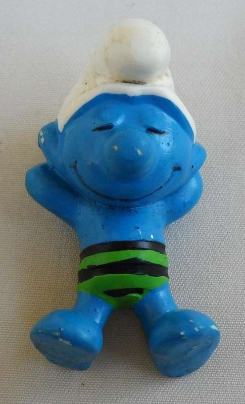 SMURF-SUNBATHER IN GREEN AND BLACK STRIPED TRUNKS-PEYO-EXCELLENT CONDITION