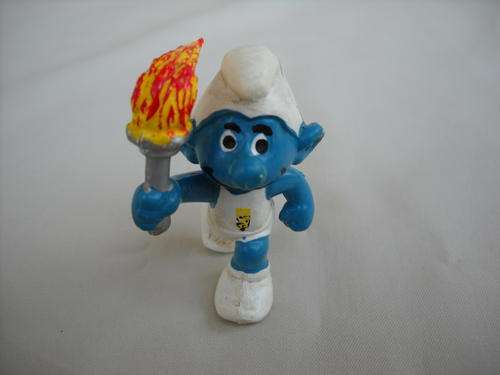 Rare PEUGEOT SMURF- OLYMPIC TORCH BEARER SMURF-PEYO-Schlumpf-EXCELLENT CONDITION